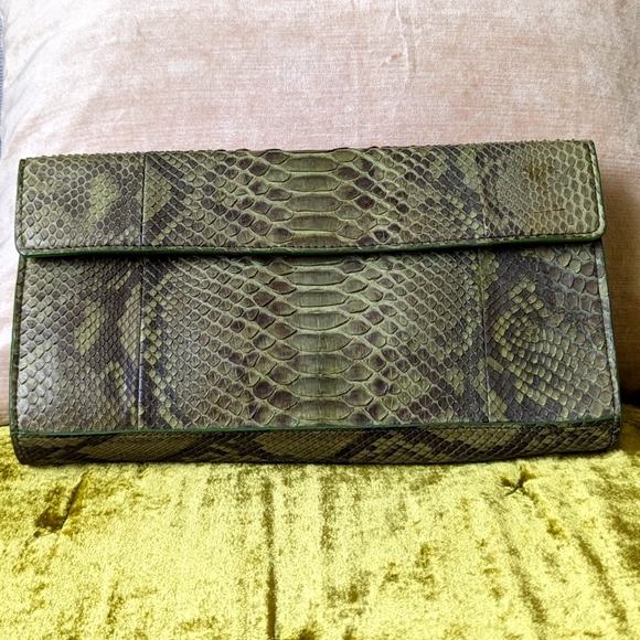 Vivo Genuine Python Clutch - Picture 10 of 11
